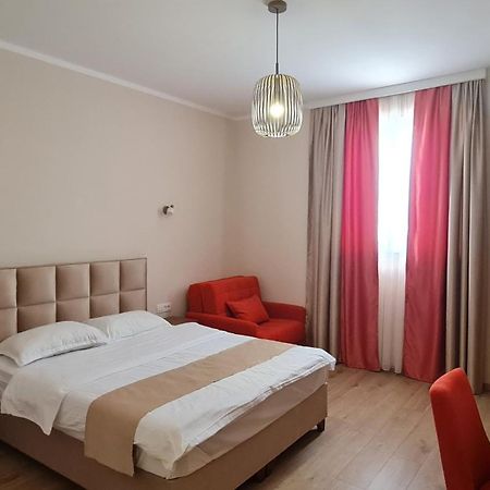 Hotel Laguna Podgorica Buitenkant foto