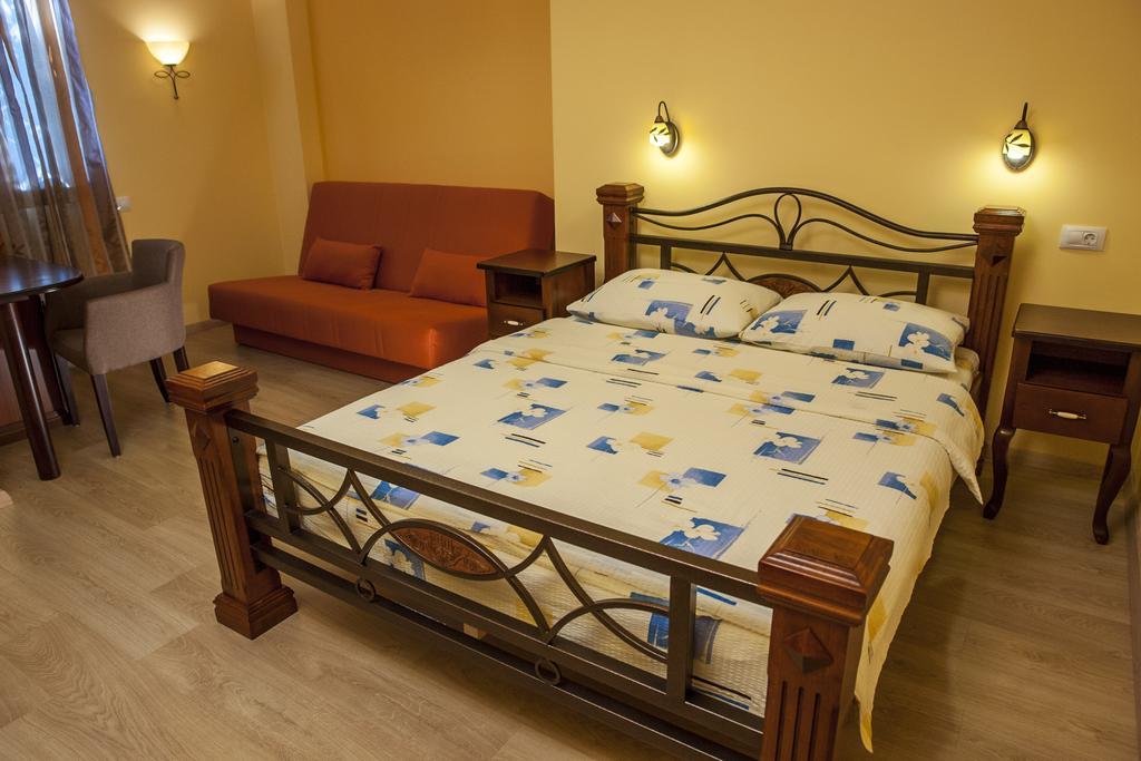 Hotel Laguna Podgorica Buitenkant foto