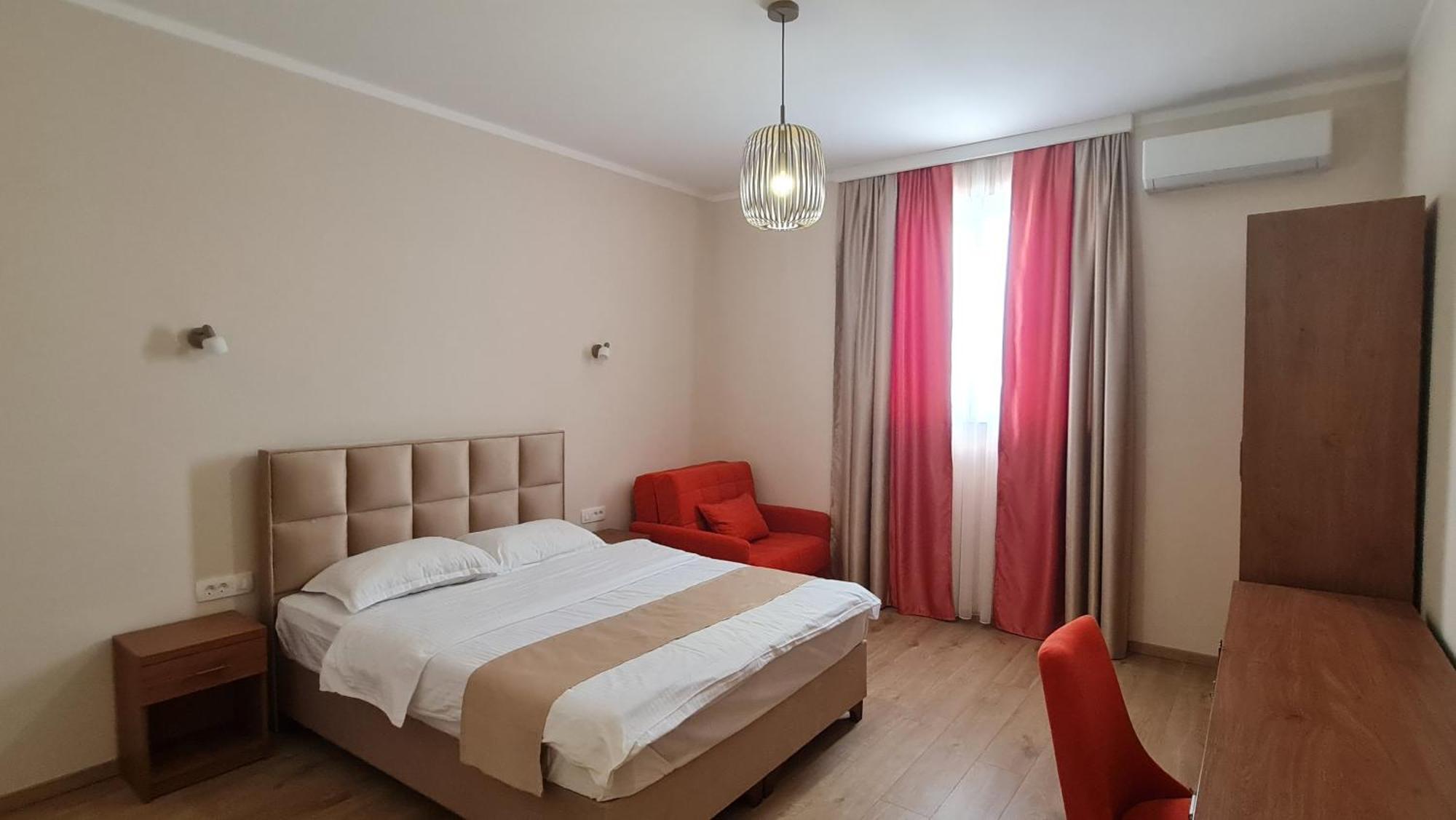 Hotel Laguna Podgorica Buitenkant foto