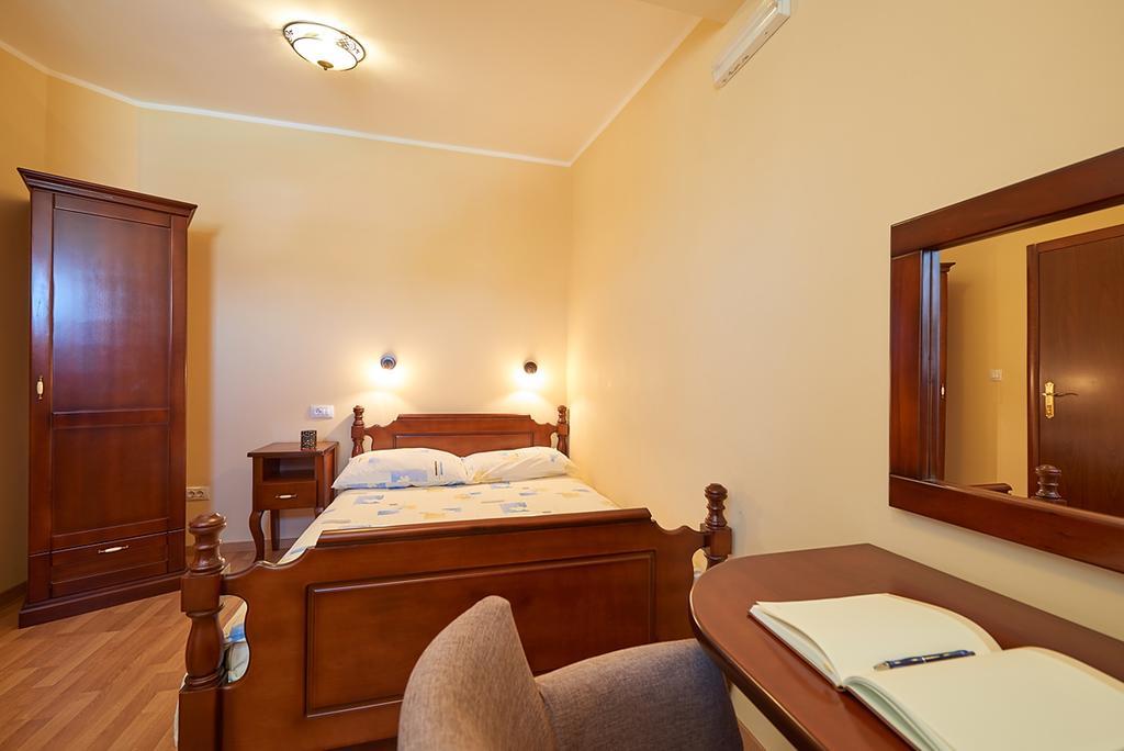 Hotel Laguna Podgorica Buitenkant foto