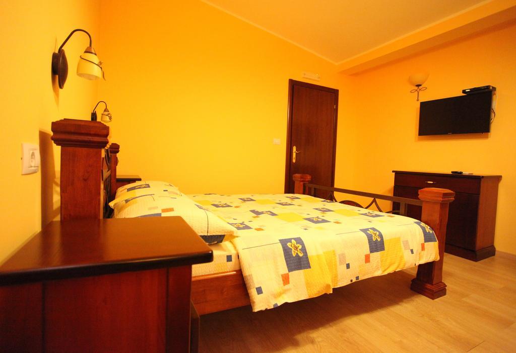 Hotel Laguna Podgorica Buitenkant foto